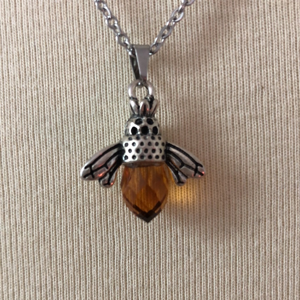 Brand New Glass Bee Dancing Bee Necklace